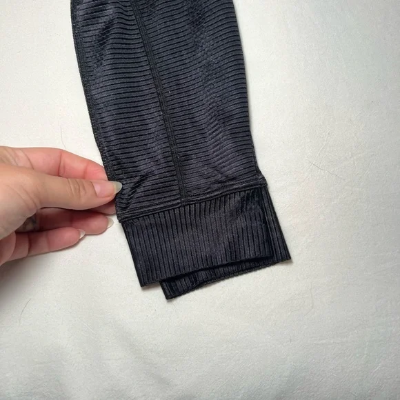 Alala Black Sports Bra and Leggings Set - Picture 5 of 6